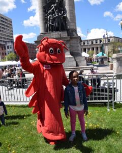 crawfish mascot with little girl
